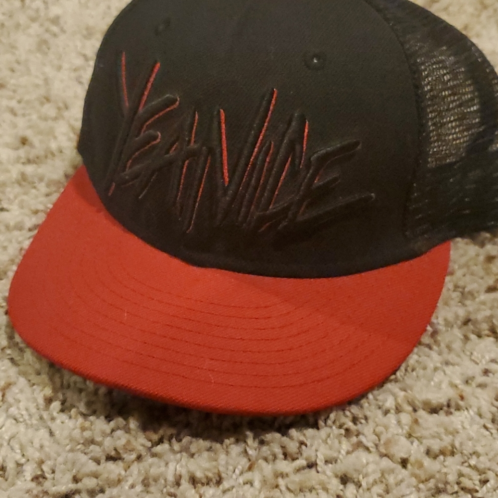 Yeanice trucker hat